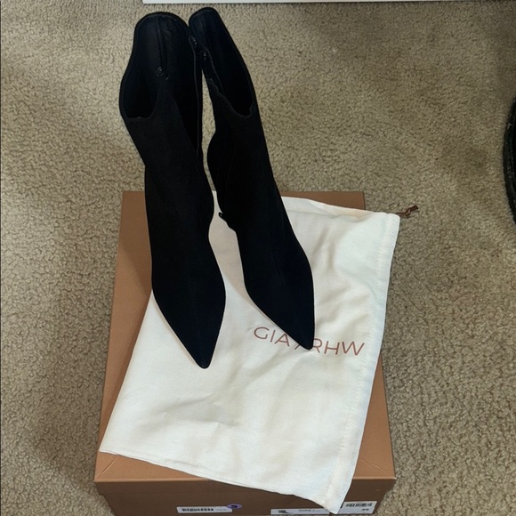 Vero Cuoio Black Heeled Boots - Picture 1 of 6